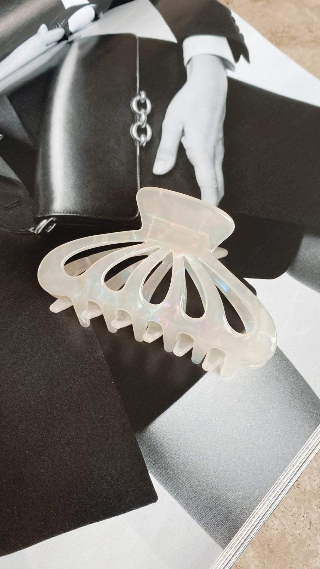 Halcyita | Women's Casual Stretch Butterfly Claw Clip - Ivory Marble Tops — 2